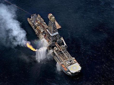 Edward Burtynsky, Oil Spill #6, Discoverer Enterprise, Gulf of Mexico, 2010, chromogenic color print, 48 x 64 inches. Photographs &copy; 2010 Edward Burtynsky