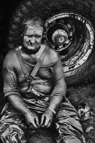 An exhausted firefighter, Oil wells, Greater Burhan, Kuwait, 1991, gelatin silver print, 24 x 20 inches/61 x 50.8 cm &copy; Sebasti&atilde;o Salgado/Amazonas Images