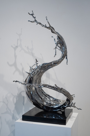 Zheng Lu, Yan Fei, 2019, stainless steel, 43.31 x 29.13 x 25.59 inches/110 x 74 x 65 cm, edition 2 of 3