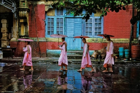 , Steve McCurry, Procession of Nuns, Rangoon, 1994, ultrachrome print, 40 x 60 inches/101.6 x 152.4 cm; &copy; Steve McCurry